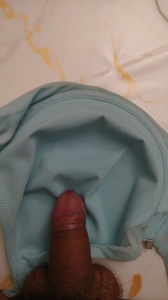 Zabawa stanikiem żony.