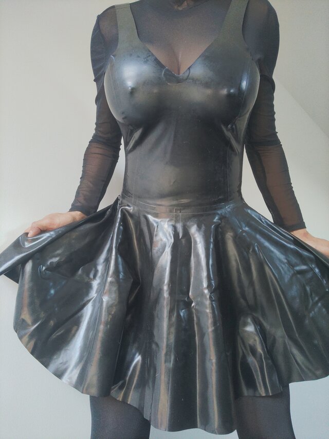 UleglaLatexowaSuczka