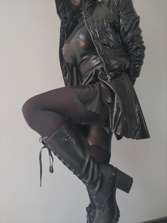 UleglaLatexowaSuczka