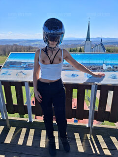 Ktoś tam na dole podgląda Bimbolinkę 🤭🤣