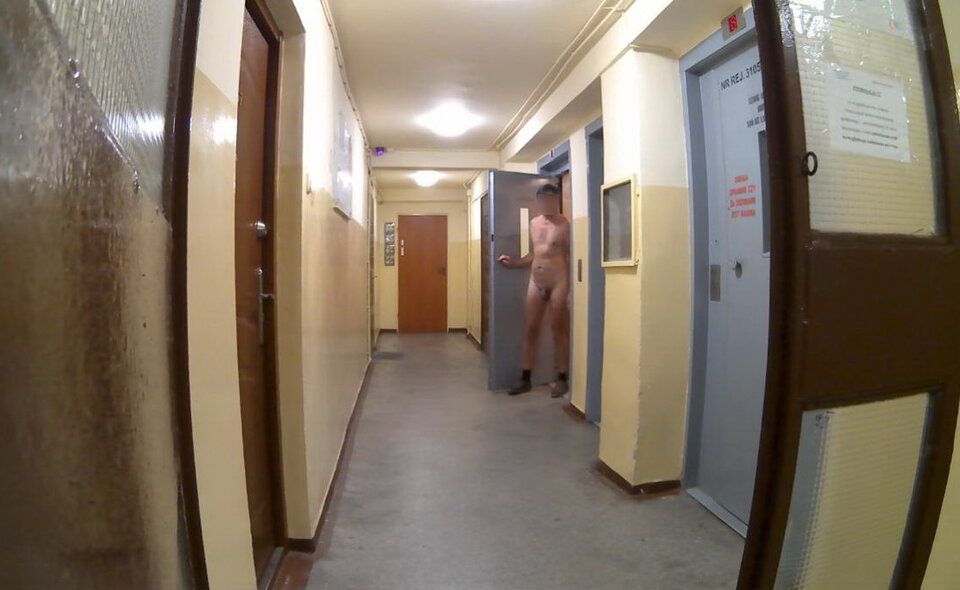 BĘDZIN - przy windzie.mp4_snapshot_00.25_[2026.04.09_14.56.26]. - Krzysztof_cfnm
