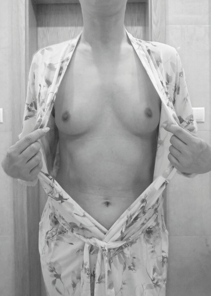 1000029676.jpg - Girl_on_the_bridge