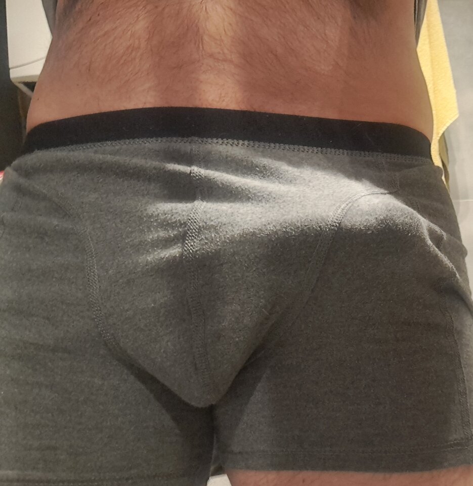 Zaraz wyskoczy z kryjówki...😄 - AktywnyBisex