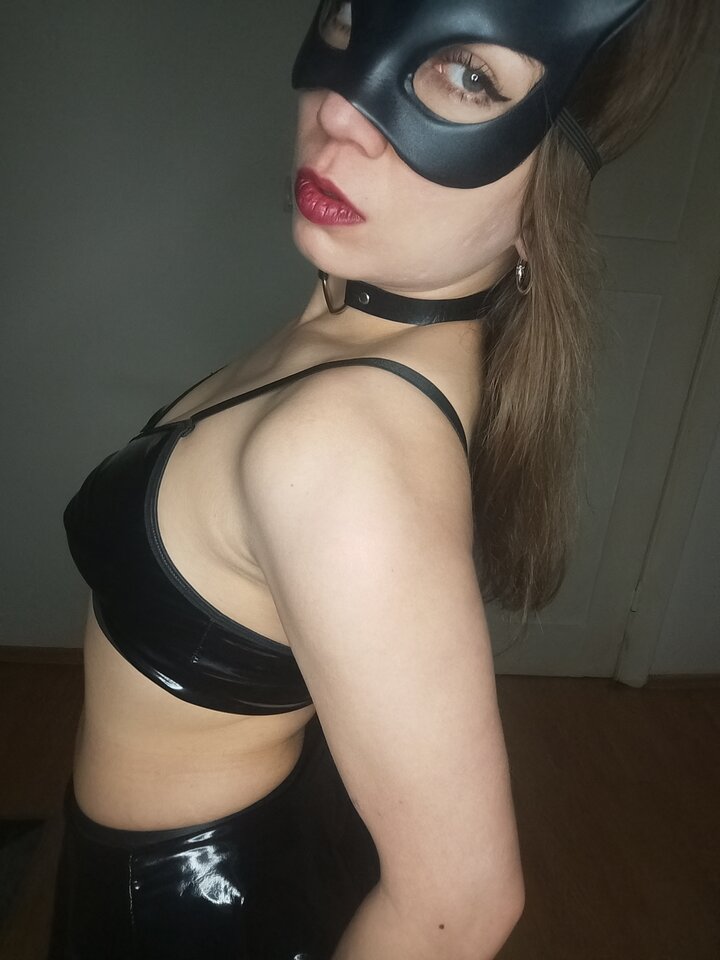 1000004053.jpg - KittyHardcore