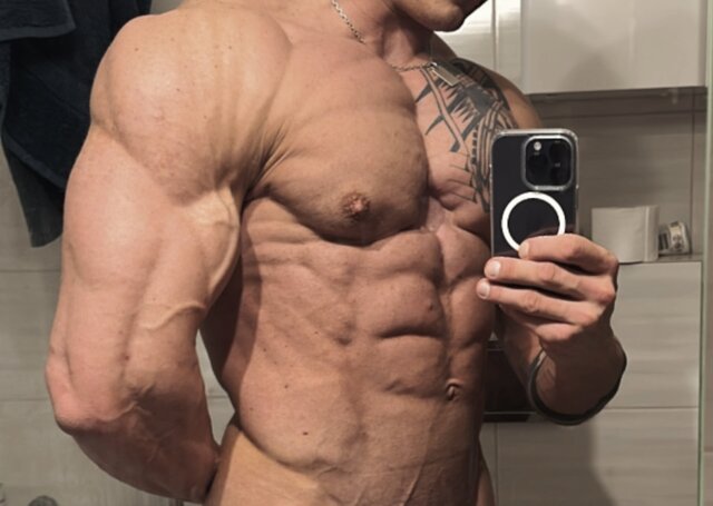 4846D7F3-B493-4BDF-8289-F29485D568AE.jpeg - 2hot4all