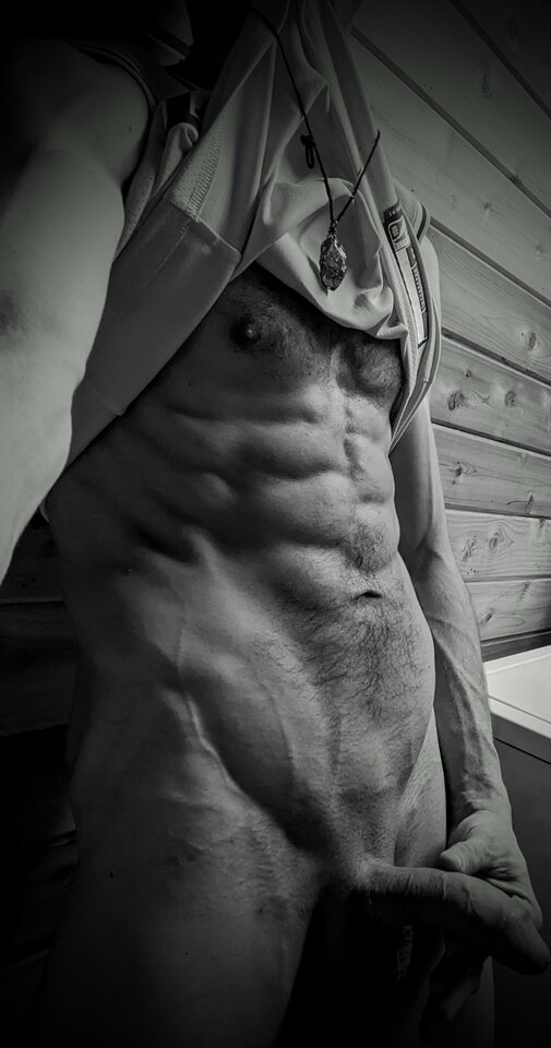 Pod ścianą  - TallDarkStrangerr