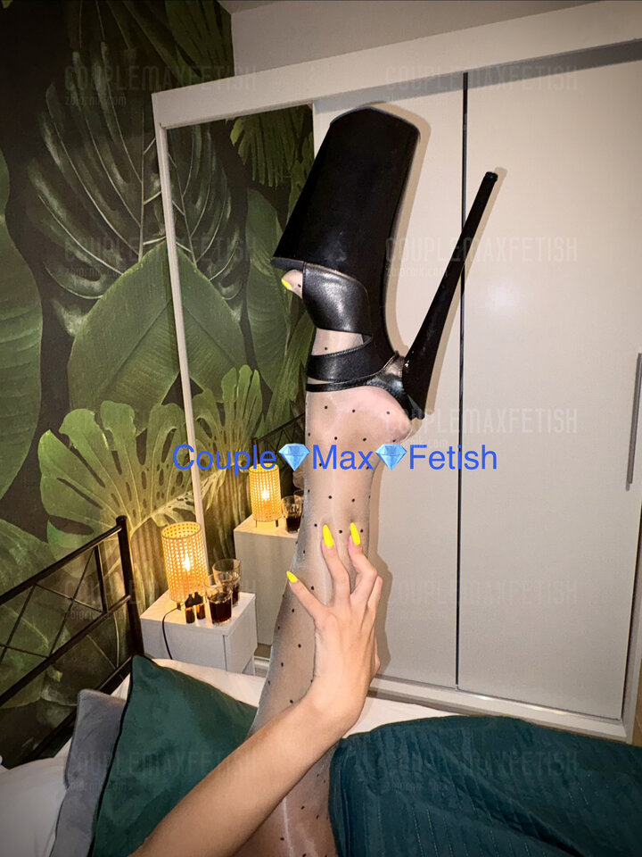 Ekstremalne 30 cm klapki zony w akcji - Couplemaxfetish