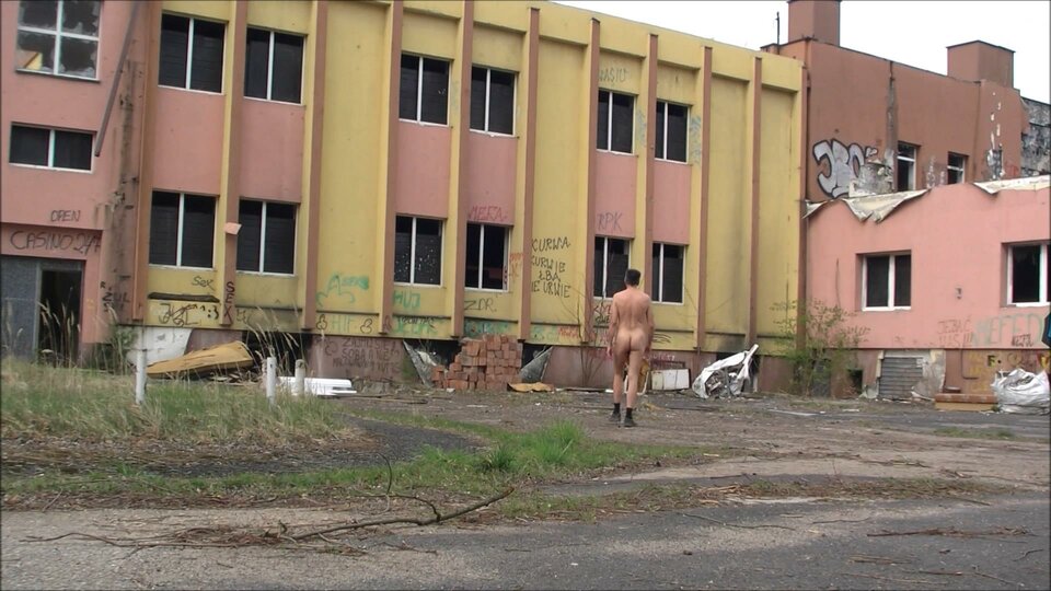 ROGOŹNIK - przy ruinach restauracji 20260412.mp4_snapshot_00.13 - Krzysztof_cfnm