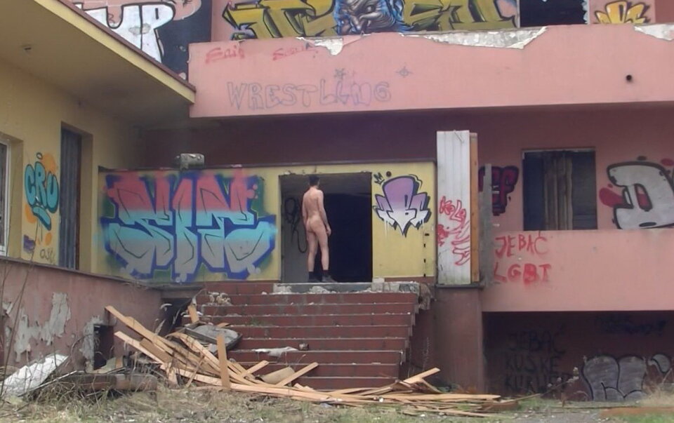 ROGOŹNIK - przy ruinach restauracji 20260412.mp4_snapshot_00.57 - Krzysztof_cfnm
