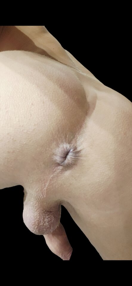 Ta dziurka pragnie prawdziwego kutasa - TommyGun93