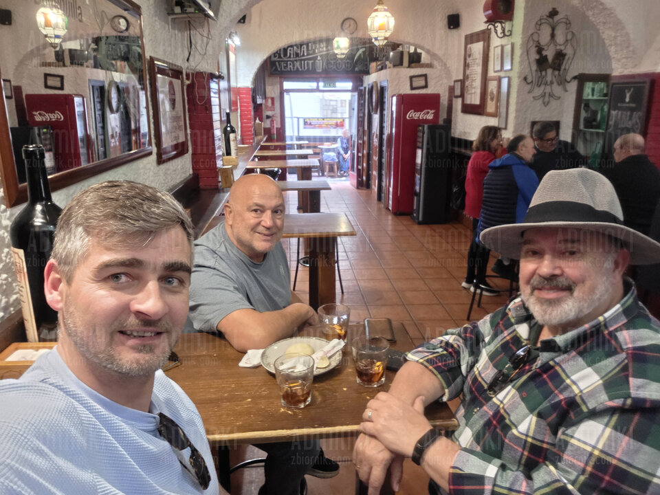 Muszkietery w winnej bodedze😋❤️🇪🇦🌞🍷🍷 - Adminki