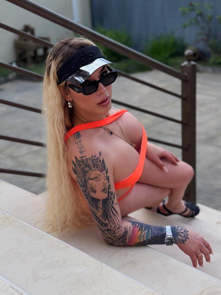 Facetune_18-06-2025-22-07-12.jpeg - Sharondillacoboxxl