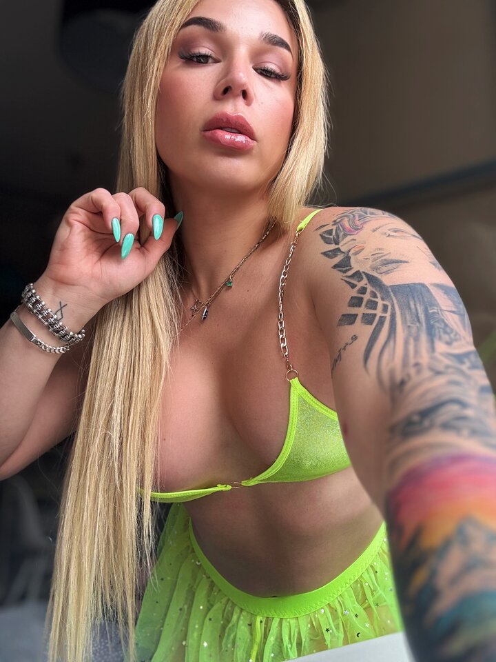 Facetune_21-04-2025-14-44-57.jpeg - Sharondillacoboxxl