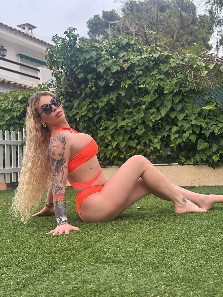 Facetune_18-06-2025-22-00-32.jpeg - Sharondillacoboxxl