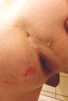 19.04.2026 g.10.10 SissyBoy, suczka, cwelik, kurewka, po kąpieli pokazuje dupkę cipkę.jpg