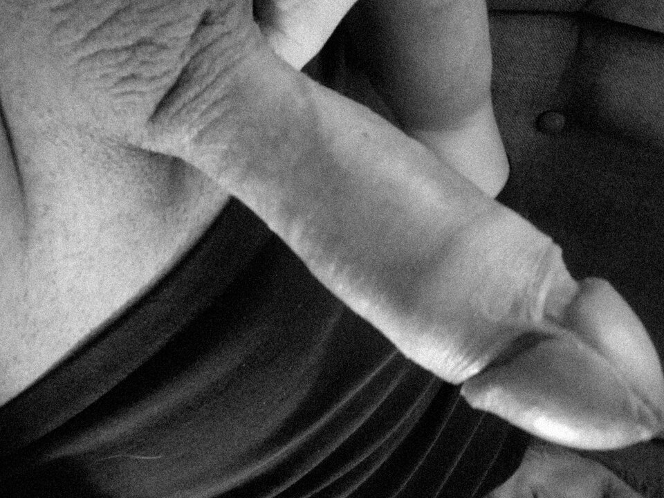 990ad821-e1e7-44fa-b5bf-bec170fdaf28-1_all_7864.jpg - HotDick2