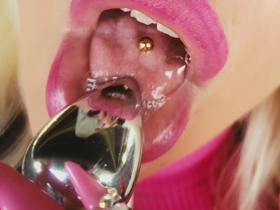 EjzrnTBXYAIvViD.jpg_large.jpg - RoksanaiNikol